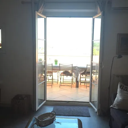 T3 Avec Grande Terrasse Vue Port Et Lejlighed Hyères