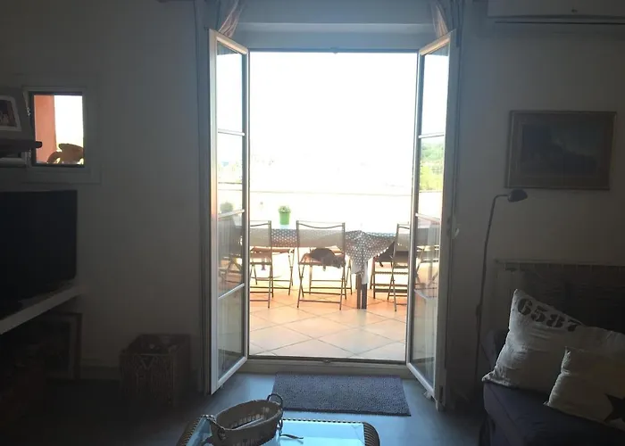 T3 Avec Grande Terrasse Vue Port Et Lejlighed Hyères