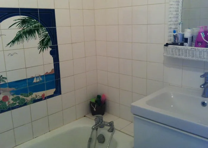 T3 Avec Grande Terrasse Vue Port Et * Hyères